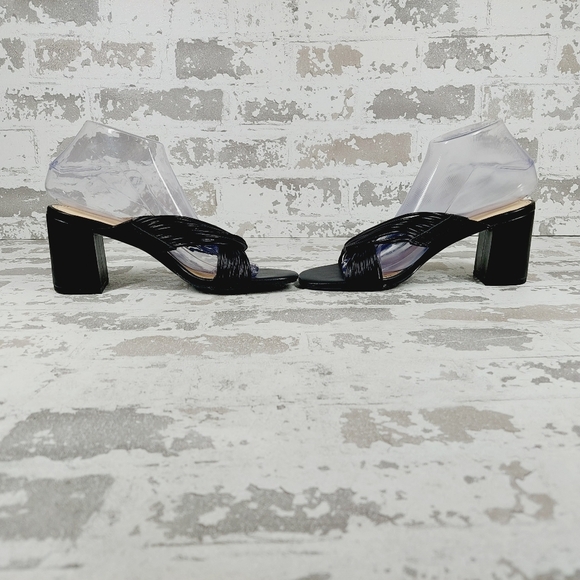NEW Adrienne Vittadini Annalee Black Faux Leather Slip On Block Heel Sandal X69 - Picture 7 of 13